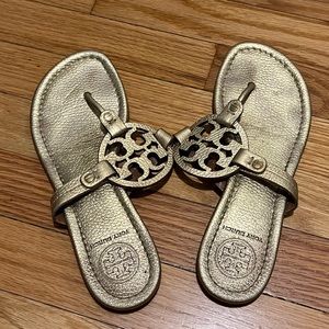 Tory Burch Miller sandal in pebbled gold metallic leather - size 7